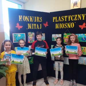 Szkolny konkurs plastyczny „Witaj wiosno”.