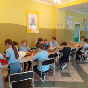 Sałatki owocowe w wykonaniu klas trzecich