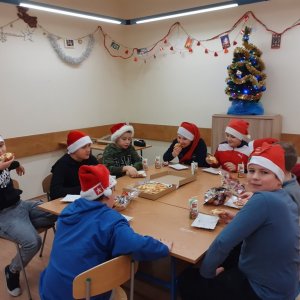 Mikołajki 2022 w piątej klasie.