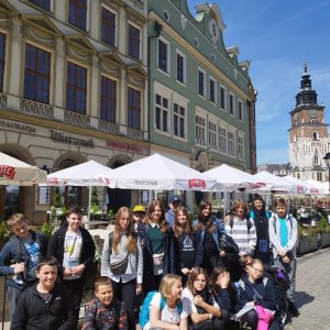 Uczniowie klasy VI i V pociągiem do Krakowa.
