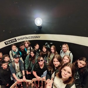 Uczniowie klasy VI i V pociągiem do Krakowa.