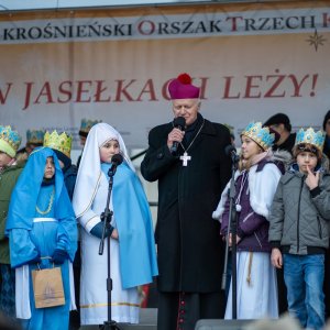 W jasełkach leży.