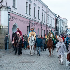 Kłaniajcie się Królowie!