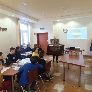 Uczniowie klasy V odwiedzili Pedagogiczną Bibliotekę Wojewódzką w Krośnie