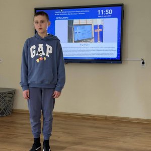 Dziś nasza szkoła zamieniła się w małą scenę teatralną!