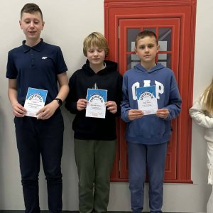 Dziś nasza szkoła zamieniła się w małą scenę teatralną!