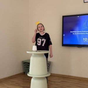 Dziś nasza szkoła zamieniła się w małą scenę teatralną!