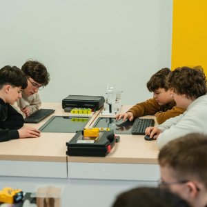 Dzień Otwarty Przygoda z Nauką w MZSP - udział klasy VII i VIII w warsztatach naukowych.