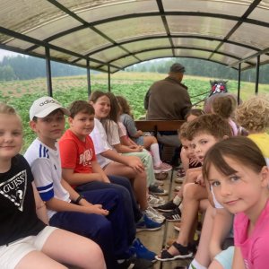 Klasy I i II odwiedziły Zagrodę Ekologiczną „Szmer”
