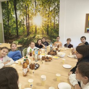 Klasa V obchodzi Dzień Chłopaka