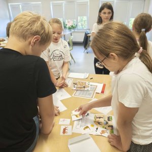 Klasa V obchodzi Dzień Chłopaka